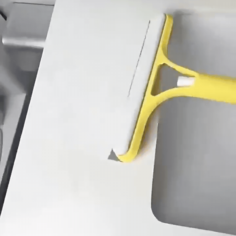 Multifunktionaler Fensterwischer mit Sprühfunktion