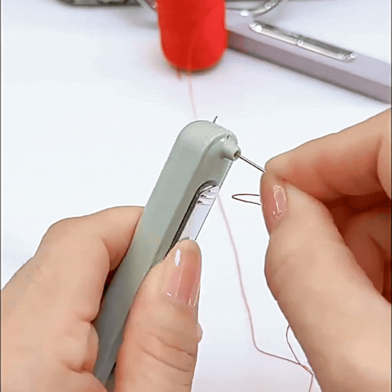 2-in-1 Nähhilfe – Nahttrenner & Nadeleinfädler Tool