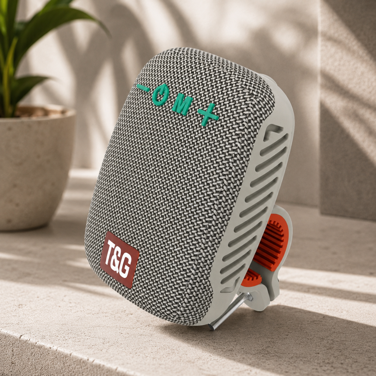 Tragbarer Bluetooth-Lautsprecher in Grau mit robuster Verarbeitung