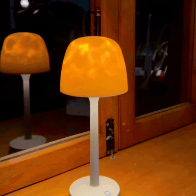 LED Tischlampe mit Wasser-Effekt – Dimmbares Ambient Licht