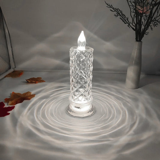 Die Kristall LED Kerzenlampe – Aqua Glow Effekt bringt ein einzigartiges Lichterlebnis in Ihr Zuhause. Durch das edle Kristallmuster entstehen faszinierende Wasserwellen-Reflexionen, die sich sanft im Raum ausbreiten und eine ruhige, entspannende Atmosphäre schaffen.