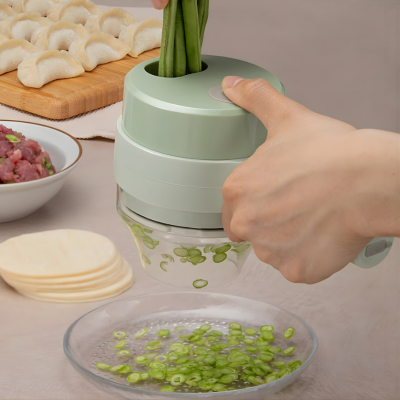 Vereinfache deine Küchenarbeit mit dem QuickSlice Pro, einem kompakten und leistungsstarken manuellen Schneider für schnelles und präzises Schneiden von Gemüse. Perfekt geeignet für Frühlingszwiebeln, Kräuter, Knoblauch und vieles mehr.