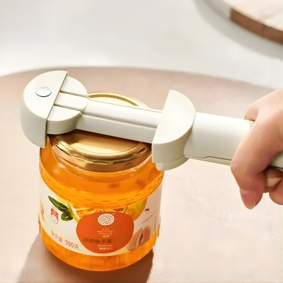 Der Universal Glasöffner – Easy Grip Tool macht das Öffnen von fest sitzenden Deckeln kinderleicht. Dank des verstellbaren Greifmechanismus passt sich das Tool flexibel an verschiedene Glas- und Deckelgrößen an.
