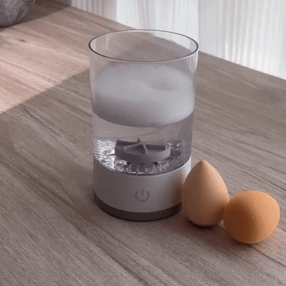 Elektrischer Make-up Pinselreiniger mit Rotation & USB