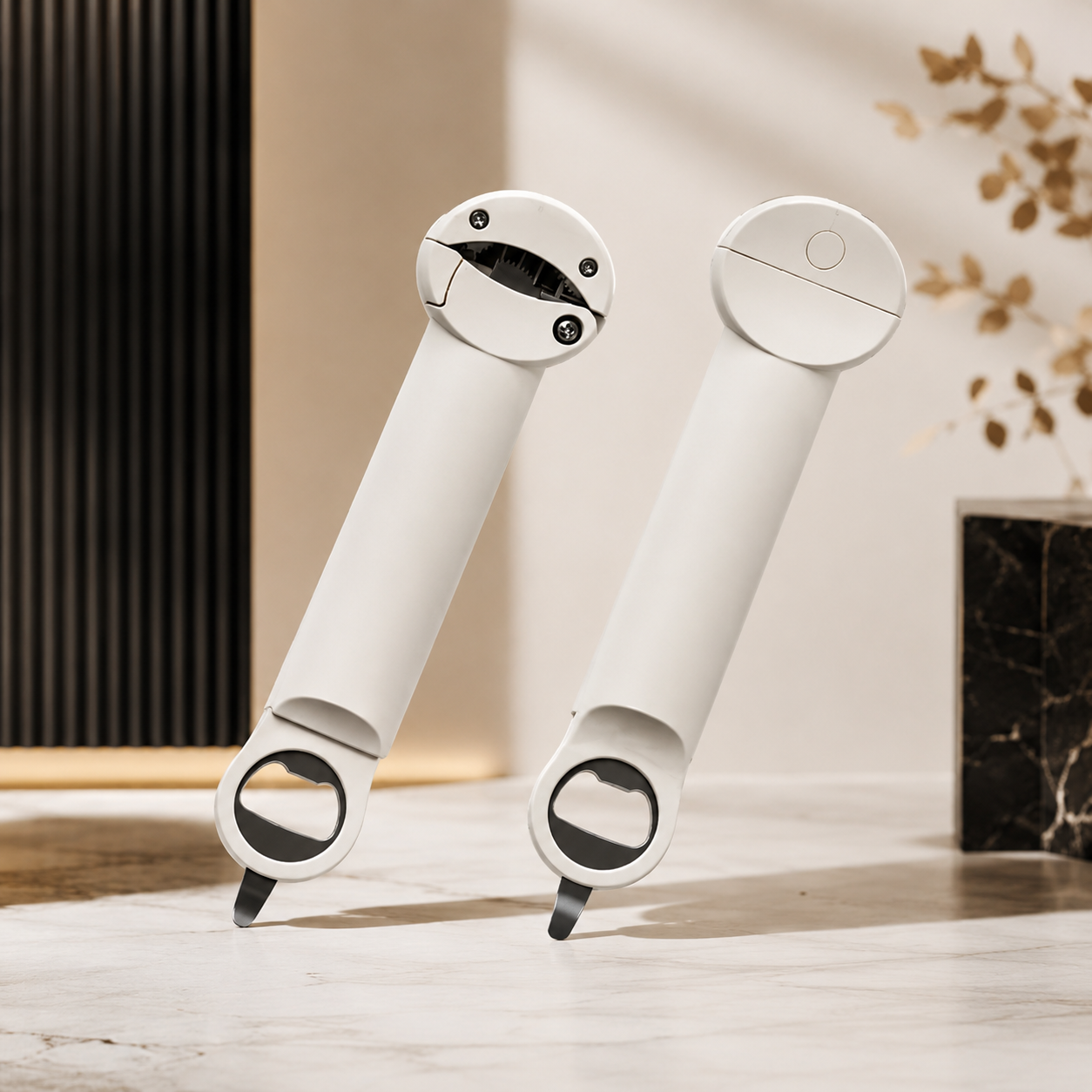 Eleganter weißer Multifunktions-Dosenöffner mit ergonomischem Griff und integriertem Flaschenöffner. Robuste Verarbeitung für komfortables, sicheres und müheloses Öffnen von Dosen und Flaschen im Alltag.