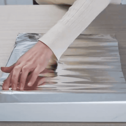 Magnetischer Frischhaltefolien-Spender mit integriertem Schneider
