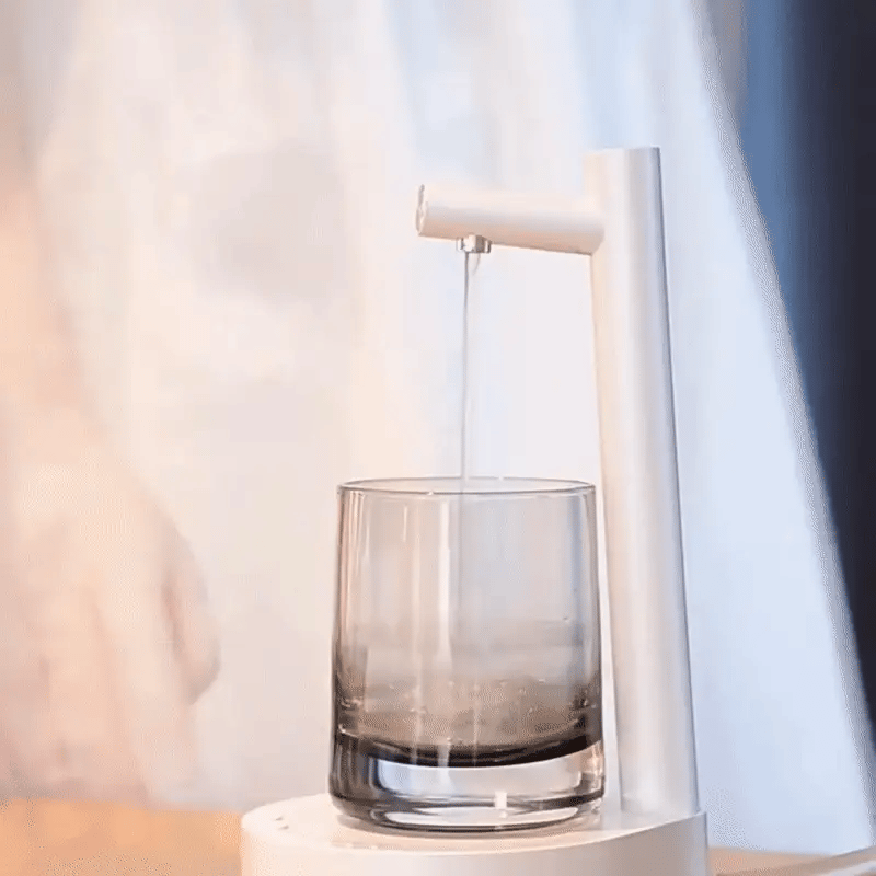 Elektrischer Wasserspender mit Ein-Knopf-Bedienung