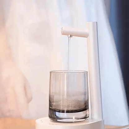 Elektrischer Wasserspender mit Ein-Knopf-Bedienung